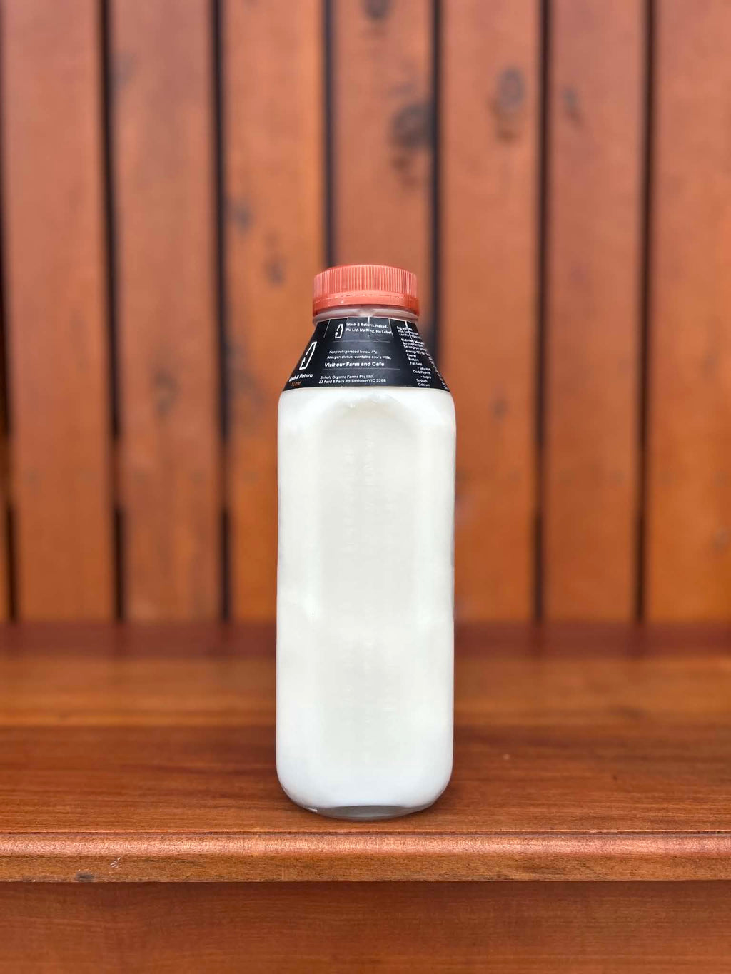 Schulz 1L Milk in glass