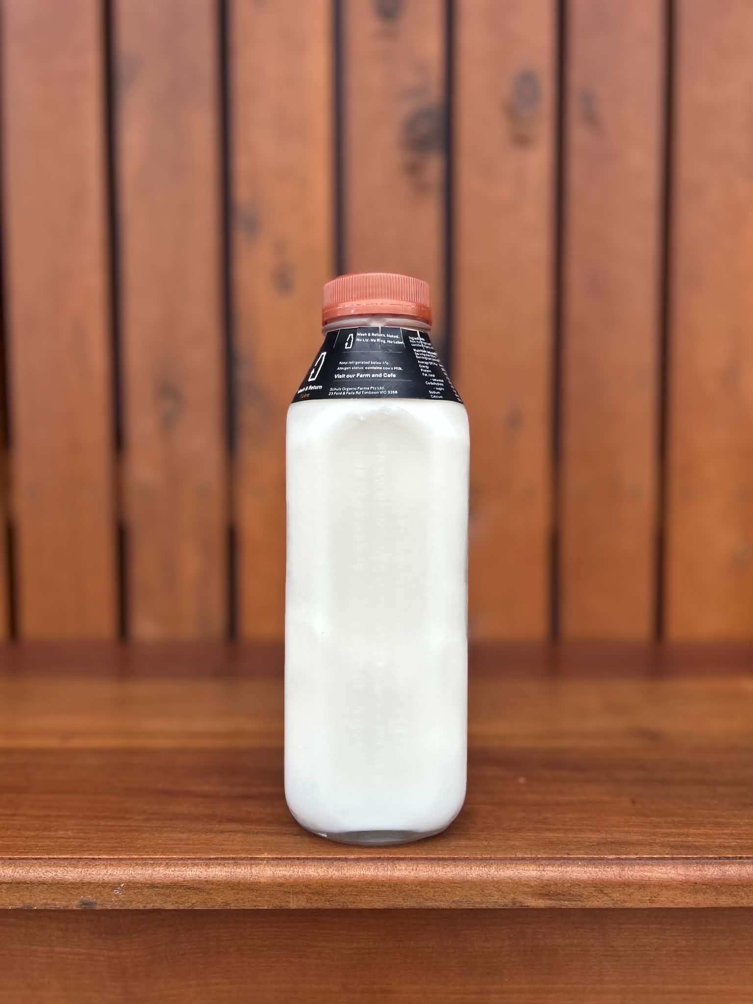 Schulz 1L Milk in glass