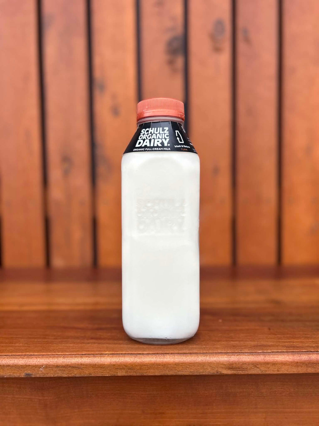 Schulz 1L Milk in glass